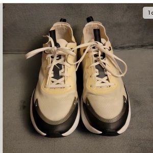 Nike Air Max Dia SE Pale Ivory & Black Running Shoes